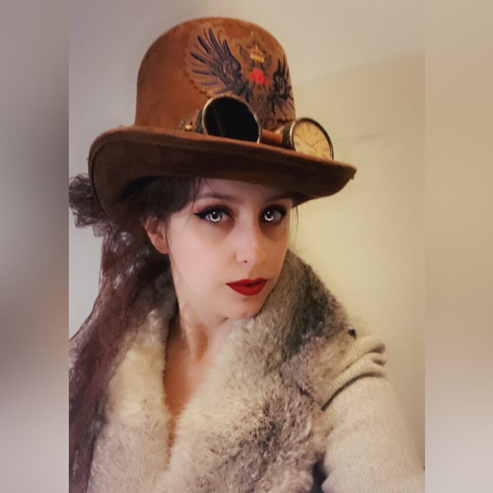 6” steampunk top hat w added metal goggles